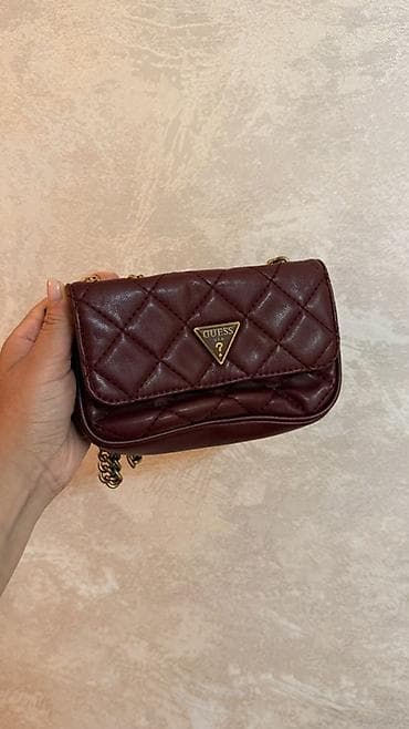hesir cantalar: GUESS mini çiyin çantası - Rəng: tünd bordo (şərab çaları) - — 2
