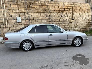 mercedes 200: Mercedes-Benz E-Class: 2.2 l | 1999 il Sedan — 6