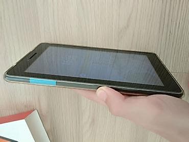 philips xenium 9@9z: Android planşet - Təxmini 7–8 düymlük sensorlu ekran, klassik qara — 10