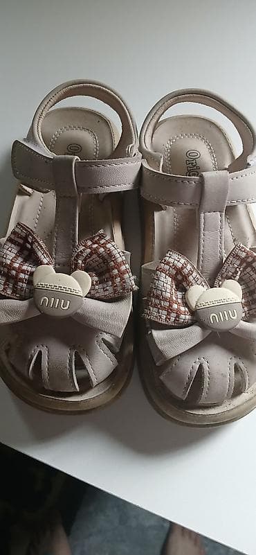 Uşaq sandalıları - Rəng: bej - Model: T‑formalı üst hissə, ön tərəfdə