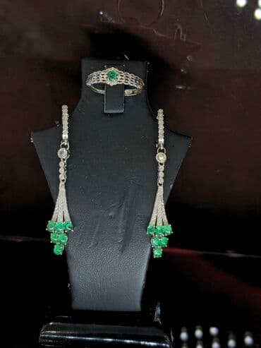 əqiq qaşlı uzuklər: Dəstə daxildir: Üzük, Sırğa, Gümüş, 925 Əyar — 1