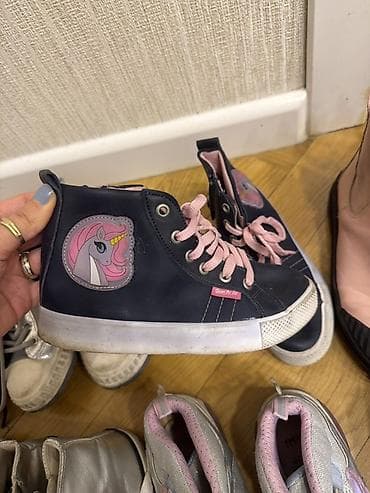 Oyuncaqlar: Uşaq ayaqqabıları kolleksiyası – müxtəlif model və ölçülər Məhsul — 2