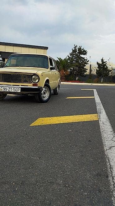 traktor diski: VAZ 2101 sedan - Kuzov: bej rəng, 4 qapı, xrom ön-arxa bamperlər — 10