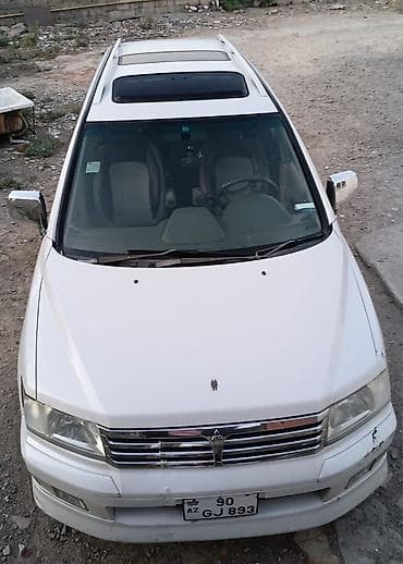 spoiler satisi: Mitsubishi Chariot Grandis, ağ rəng, 7 yerlik geniş salonlu miniven — 3
