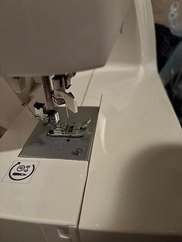 Singer C5205 tikiş maşını - Rəqəmsal idarəetmə paneli və LCD ekran — 5