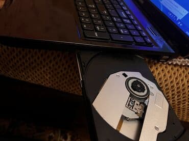 Samsung: Samsung noutbuk Xüsusiyyətlər: - Ekran: təxminən 15.6" - Prosessor — 4