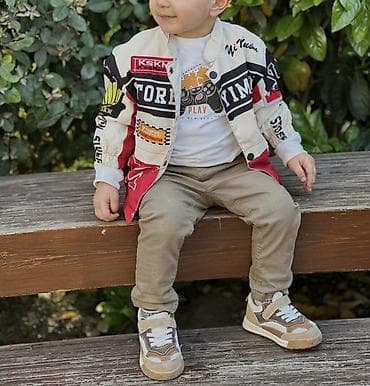 dəst geyimlər: Uşaq üçün sport üslubunda yüngül küləkkeçirməz gödəkçə. 2-3 yaş — 1