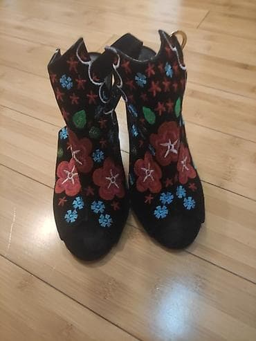 Qadın açıq burunlu dabanlı ayaqqabı.Tezedir Geyinilmeyib,25m.Bambi