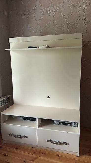 klass kredit mebel: Düz TV altlığı, Polkalı, Laminat — 1