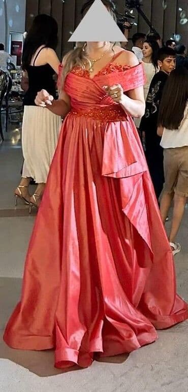 Salam, ziyafət geyimidir. 300 azn almışam. Bir dəfə geyinmişəm. Quru