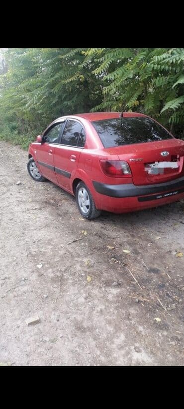 Kia Pride: 1.5 l | 2006 il Sedan