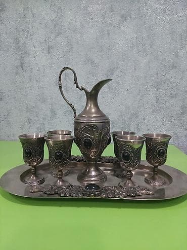 Antik üslublu metal içki dəsti Komplekt: - 1 ədəd qrafin/ibu (nazik