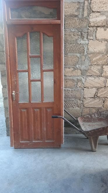 taxta qapilar satilir: Taxta giriş/qapı dəsti - Material: təbii ağac (rəngli laklama). - — 2