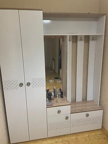 Dəhliz mebeli satılır 220₼. Ölçüsü 2/1.60. Ünvan Qarayev.5002Sevil1