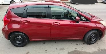 kia rio spoiler: Nissan Note – qırmızı rəngli, şəhər üçün rahat və qənaətcil hatchbek — 3