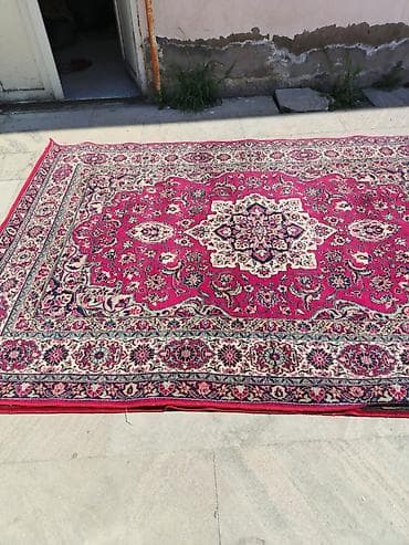 Xalça 2 metr eni 3 metr uzunlugu Xalçalar 2 ededdi. İkisi 100 azn