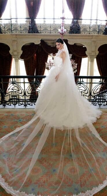 Zərif gelinlik dəsti, satilir ve arend verilir Satis 3500 manat