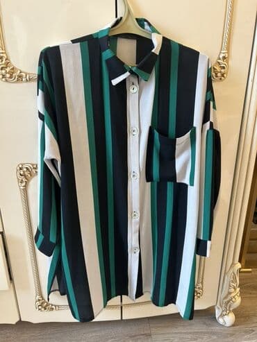 Zolaqlı, uzunqol köynək. Ağ, qara və yaşıl rənglərin kombinasiyası