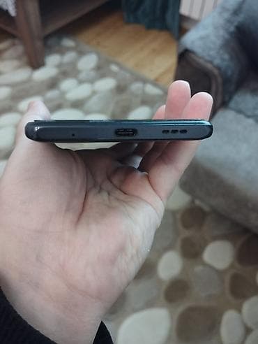 xiaomi mi a1: Smartfon – tam ekranlı, ön kamerası ekranın ortasında yerləşən deşikli — 3