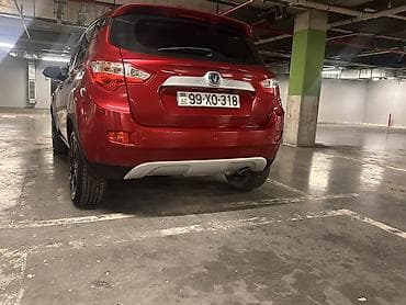 changan q5: Changan CS35, qırmızı rəngli kompakt krossover Xüsusiyyətlər: - Geniş — 7