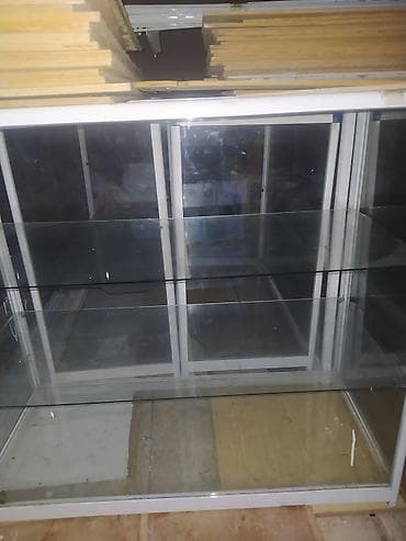 kitab refi modelleri: Şüşə vitrin stendləri - Material: Ağ rəngli alüminium karkas, şəffaf — 1