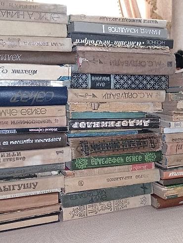 Mövzu: Sovet dövrünə aid kiril elifbası ile kitablar dəsti Kitabların — 4