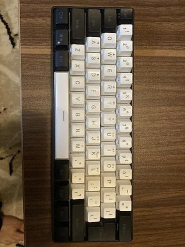 kompyüter: Gaming Klaviatura – 60% Kompakt Dizayn (Ağ-Qara) Vəziyyəti: Çox az — 2