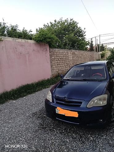 vito disk: Toyota Corolla hatchback (E12), tünd mavi rəng. - Kuzov: 5 qapılı — 2