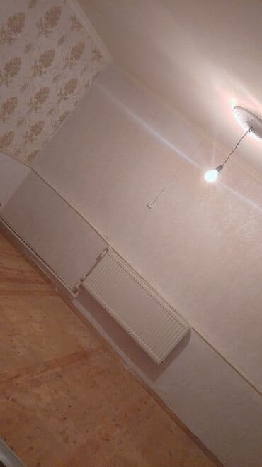 İcarəyə təqdim olunan işıqlı otaq - Geniş və işıqlı bir otaq, pəncərə