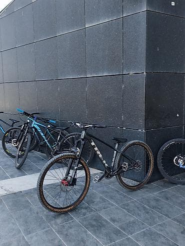 velosiped rol: Hard trail satılır trek Marlin 5 gen 2 Fox 36 float kore rul — 2