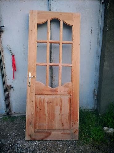 Şüşəli ağac qapı - Material: təbii ağac (taxta lifləri və teksturası