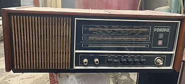 harley benton gitara: Retro radiola “Рекорд-314” (SSRİ istehsalı) Xüsusiyyətlər: - — 1