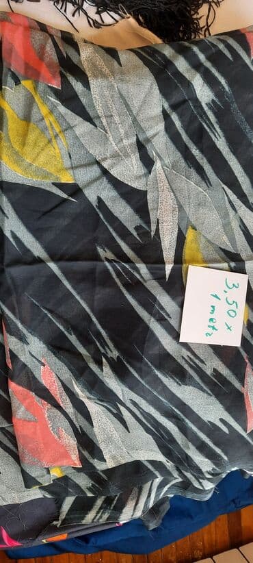 Qarışıq şifon5azn
Yaşıl güllü 8azn
Gül qurusu 7 azn.
Bej 20 azn