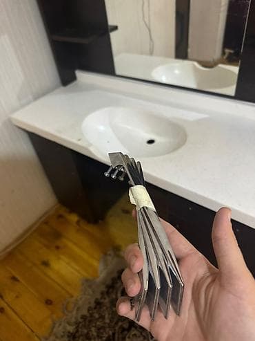 ber ber ustolu: Yeni, Saş kəsimi üçün masa, Güzgülü — 2