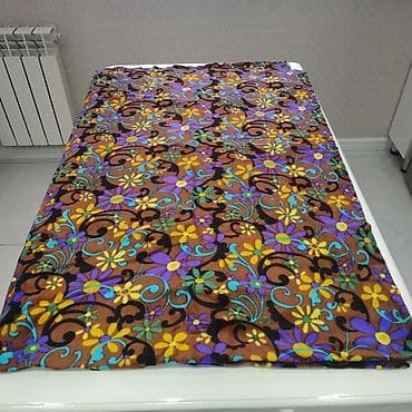 Sandiq mali qedimi parcalar teze,ipek,vilur,mexmer parcalar var