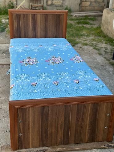 Ev üçün mebel: Təknəfərlik çarpayı, Bazalı, Matras ilə — 3