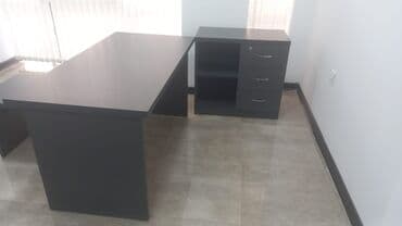 2 nəfərlik yazı masası: Ofis mebelləri dəsti Tərkib: - Direktor masası: qara rəngdə, geniş iş — 11