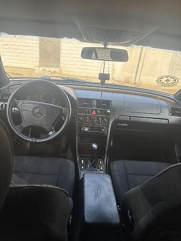 Mercedes-Benz: Mercedes-Benz C-Class: 2.4 l | 1997 il Sedan — 6