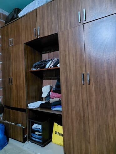 İşlənmiş, Qarderob, paltar dolabı