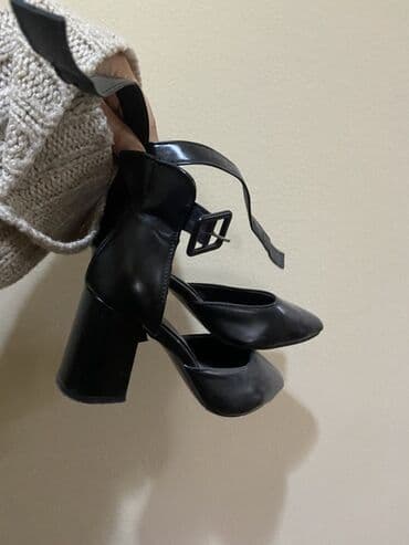 ботильоны на каблуке: Qadın ayaqqabısı – qara rəngdə, qalın topuqlu - Model: burnu iti — 1