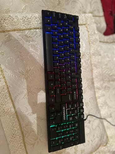 Klaviatura RGB Islenmeyib originaldir
