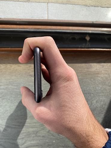 iphone 3gs: IPhone 8, 64 GB, Qara, Barmaq izi — 6