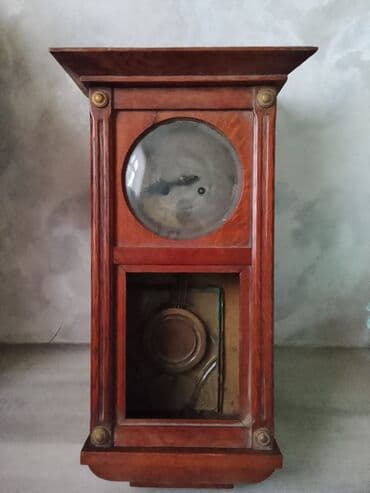 saat remen: Taxta korpuslu antik divar saati - Klassik üslubda, şqalalı pendulum — 1