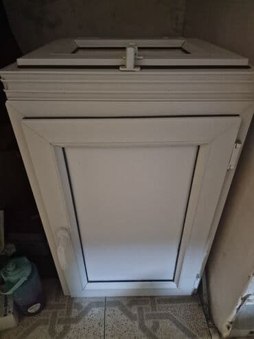 Qazax daşlarından hazırlanmış su daşı.saxsı qabı və üstünün şkafı ilə