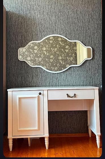 ✅termo satılır 120 AZN Buzovna*afaAğ rəngli kosmetik/iş masası və — 1