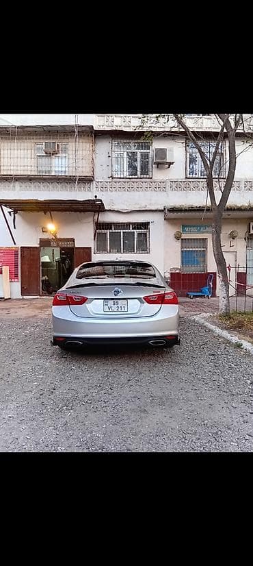 13 lük disk: Chevrolet Malibu – gümüş rəngli sedan - Kuzov: 4 qapılı sedan — 3