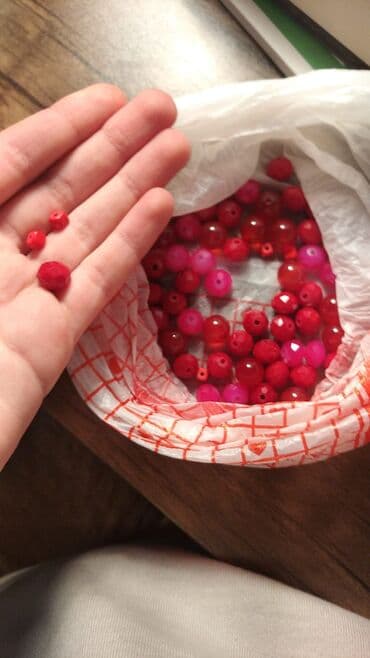 Eynəklər: Qolbağlar təbii daşlardan. qiymət daşa və ölçüyə gorə. Muncuq dəsti – — 7