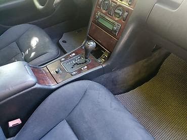 met: Mercedes-Benz E-Class: 2 l | 1996 il Sedan — 7