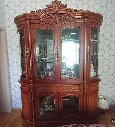 qapı kantı: Klassik üslubda vitrin-bufet - Material: təbii taxta karkas, qoz — 2