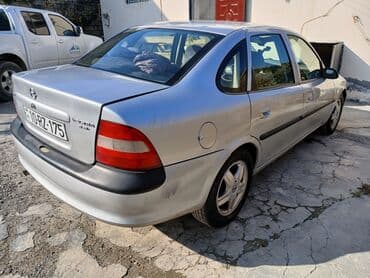 opel astra h 1.3 turbo qiymeti: Opel Vectra: 1.8 l | 1996 il 449000 km Sedan — 3